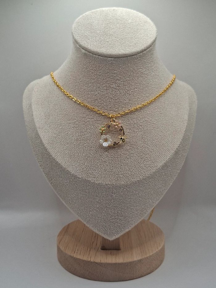 Collier couronne décorative