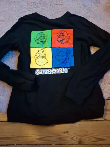 Tshirt mario taille 8 ans