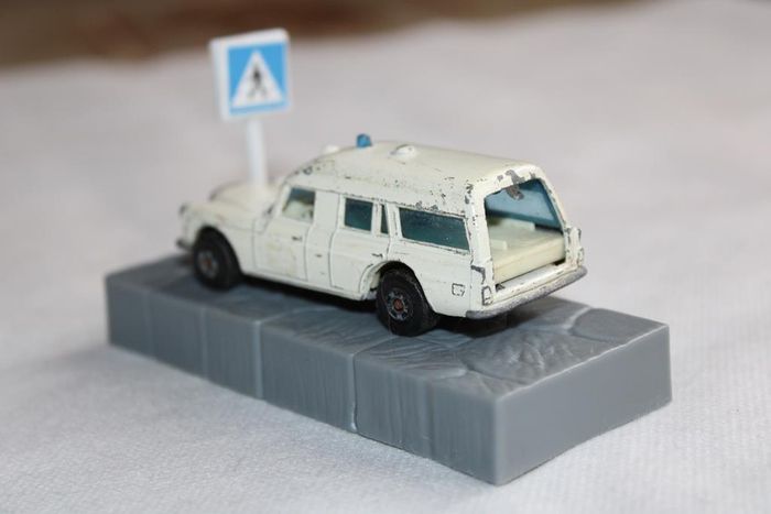 Lesney Mercédes  Benz ambulance - photo numéro 3