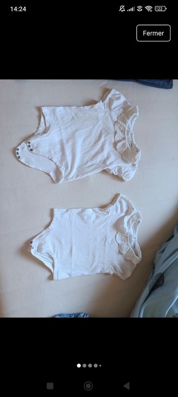 Lot bodys blancs Kiabi 24 mois