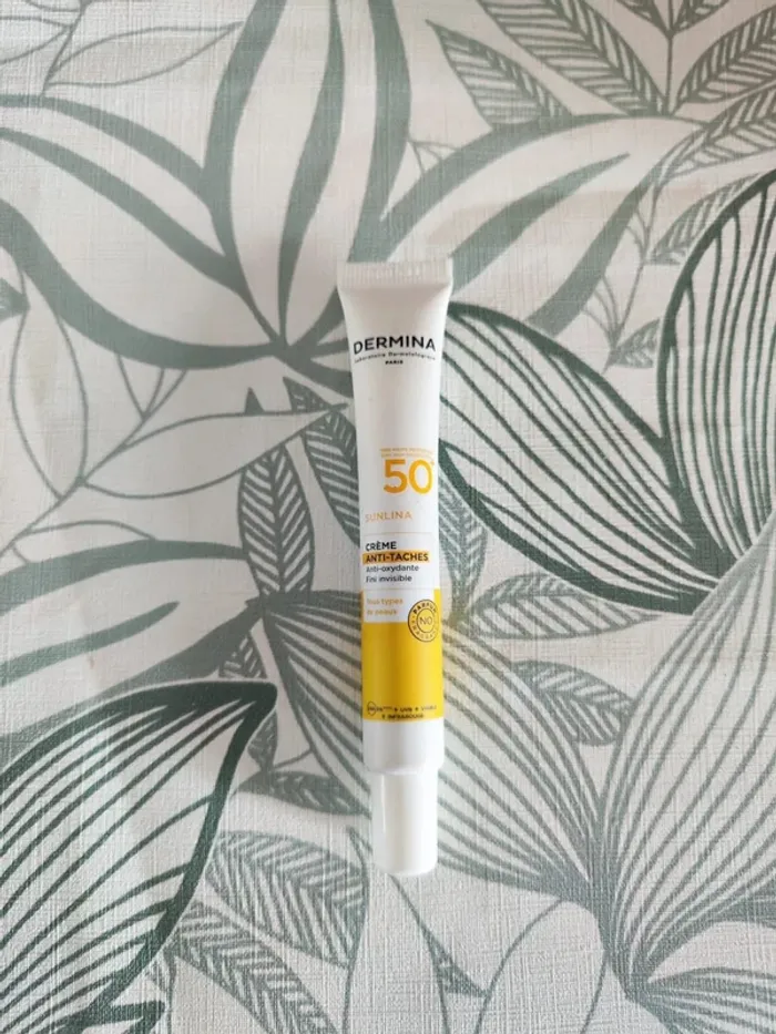 Dermina crème anti tâches spf 50+  15ml  à utiliser 9 mois après ouverture
