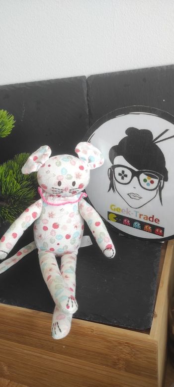 Doudou peluche souris blanche fraises feuilles Petit Bateau blanc bleu vert rose