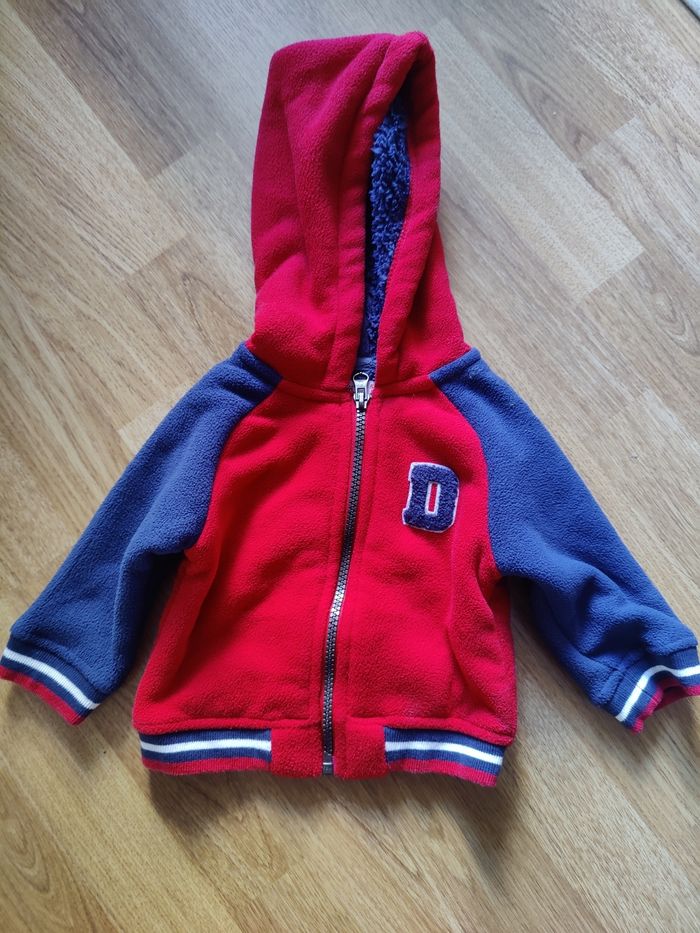 Gilet bébé 6 mois DPAM bleu et rouge