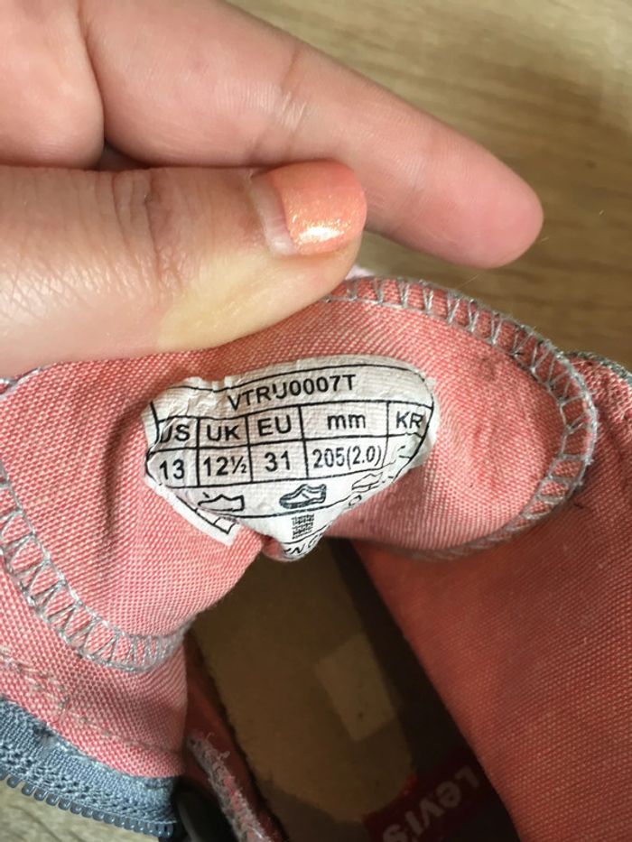 Tennis Levis taille 31 fermeture éclair sur le côté et lacets - photo numéro 9