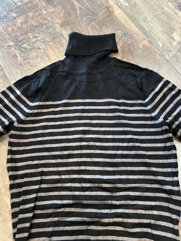 Pull col roulé rayé boutons manches - photo numéro 4