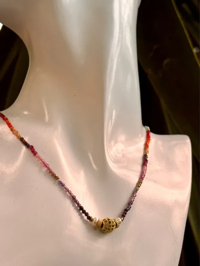 Collier habaha Paris réglable perles d’eau douces et naturelles multicolores grigri cristaux - photo numéro 4