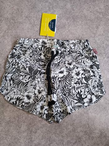Short boboli 8 ans neuf
