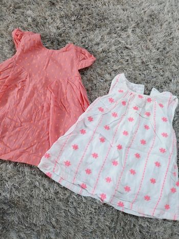 Lot de deux robes bébé fille était à 6 mois