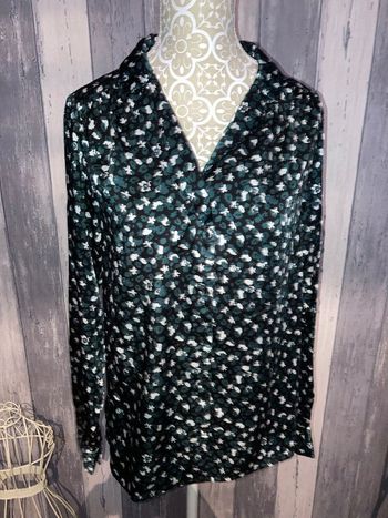 Chemise noire a motifs