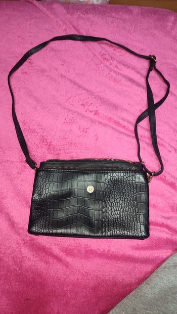 Pochette noir effet croco