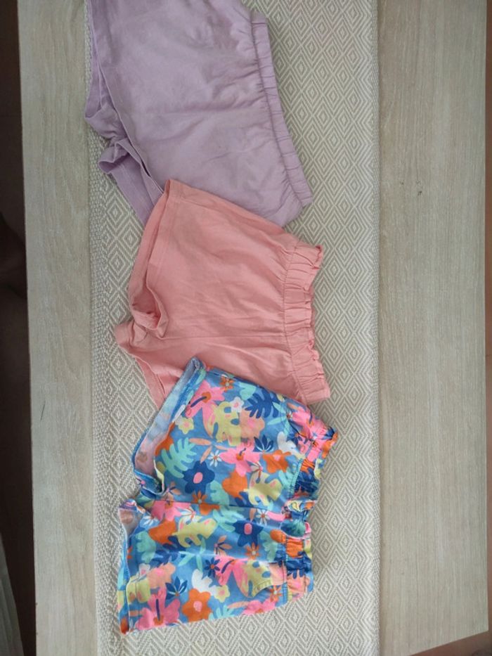 Lot de 3 shorts parme rose fleuri 18 mois