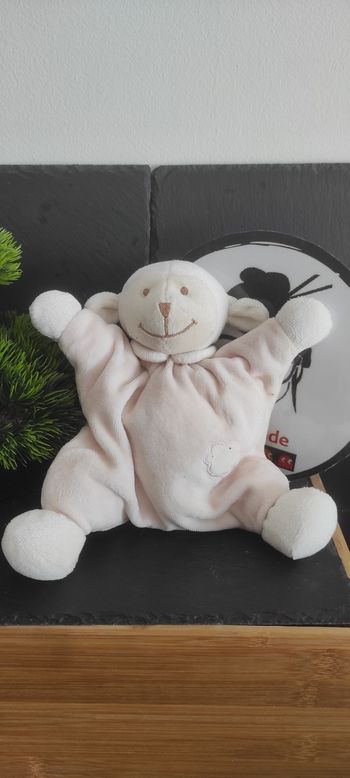 Doudou semi plat mouton Bout'chou Monoprix rose agneau peluche nuage blanc beige