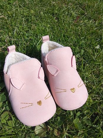 Chaussons bébé fille rose perle Taille 9-12mois hiver à enfiler