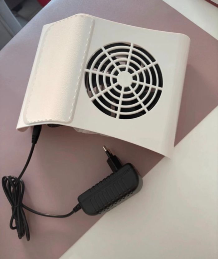 Aspirateur ongle - photo numéro 2
