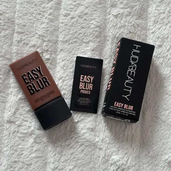Font de teint - Easy Blur - Hot Fudge 550R - Huda beauty
