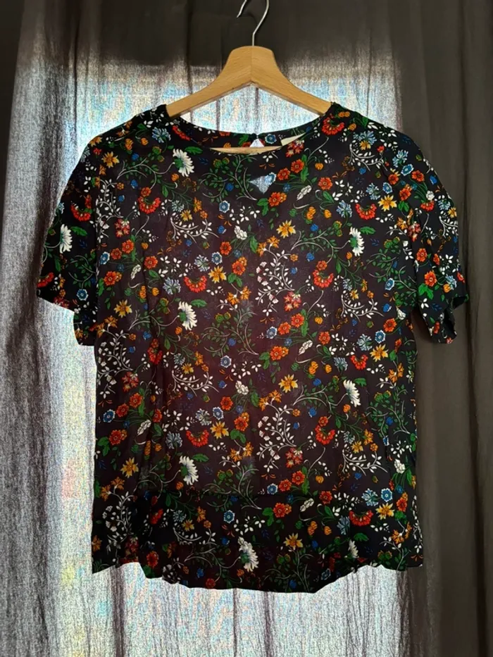 Teeshirt bleu nuit à fleurs