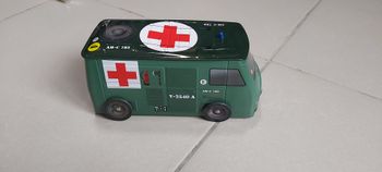 Boîte ambulance militaire Renault