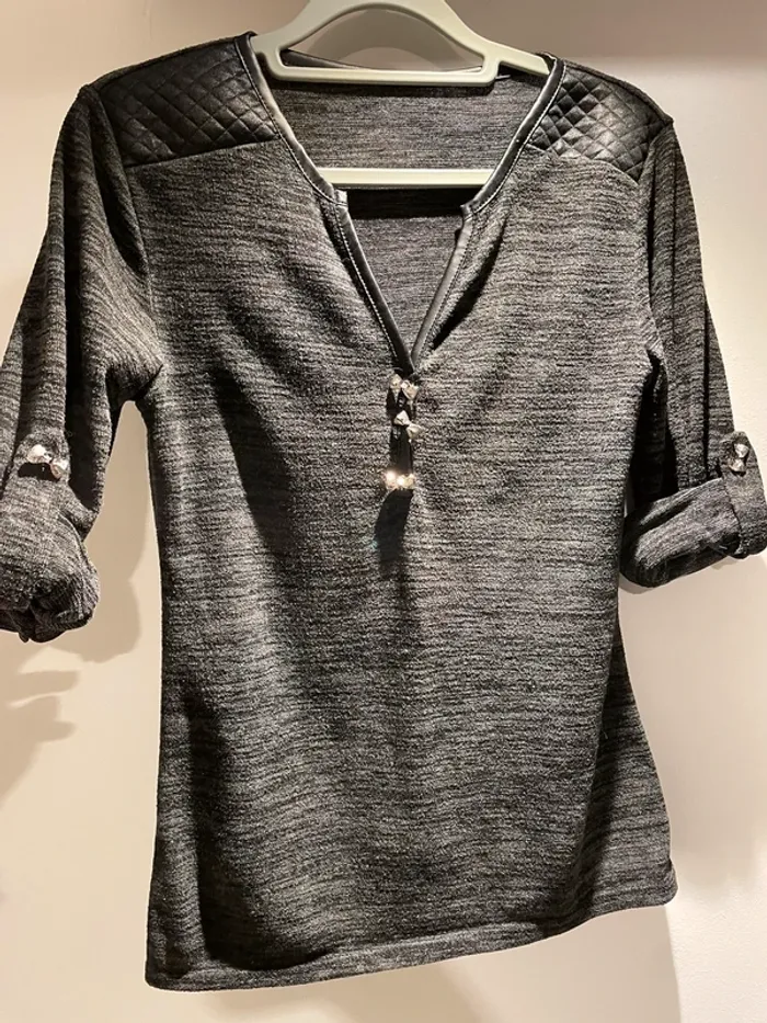 Pull léger bouton papillon taille 36 très bon état - photo numéro 4