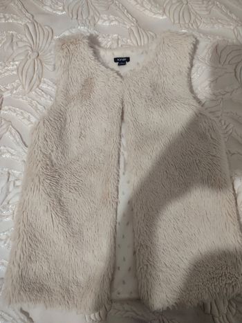 Gilet sans manches fausse fourrure Kiabi