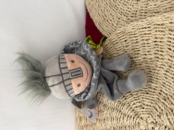 doudou marionnette chevalier armure grise bouclier épée HEMA