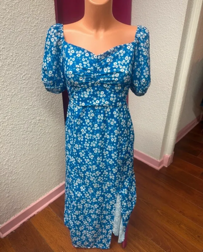 Longue robe fleurie bleue