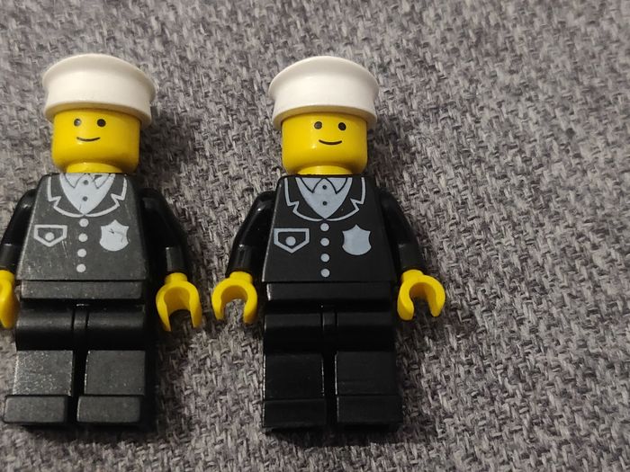 5 Figurines Lego policier vintage - excellent état - authentique - photo numéro 3