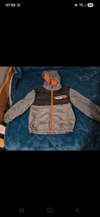 Veste coupe-vent taille 6 ans 