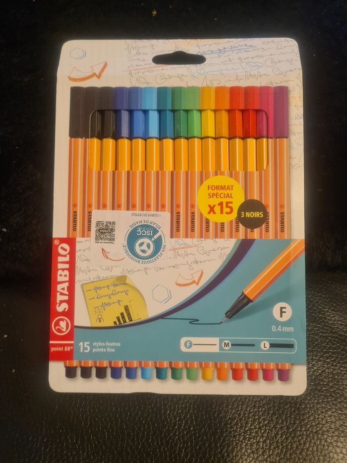 Lot de 15 stylos feutres NEUFS