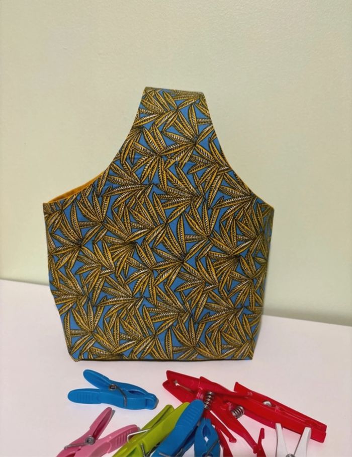 Panier à suspendre / rangement / pinces à linge / etc - photo numéro 2