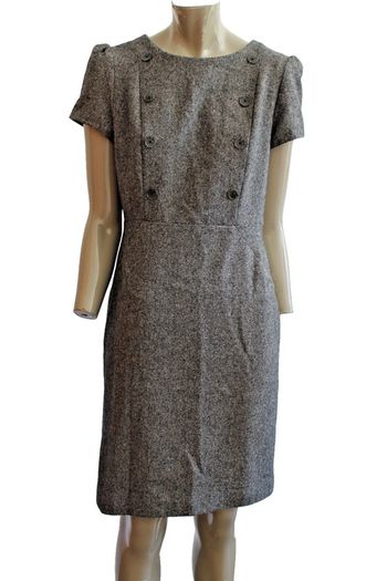 robe d'hiver en 50% laine doublée marque caroll taille indiquée 38 peut aller a un 40