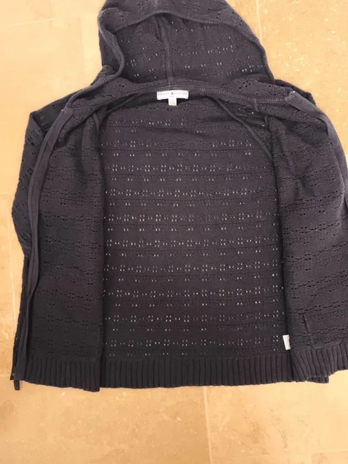Joli sweat capuche femme 3XL Tommy Hilfiger marine excellent état sauf motif abîmé épaule droite - photo numéro 6