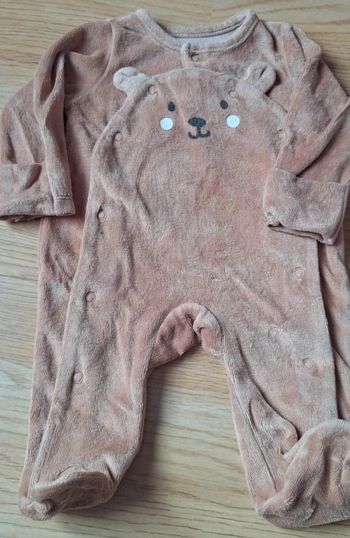 Pyjama et bonnet de bebe