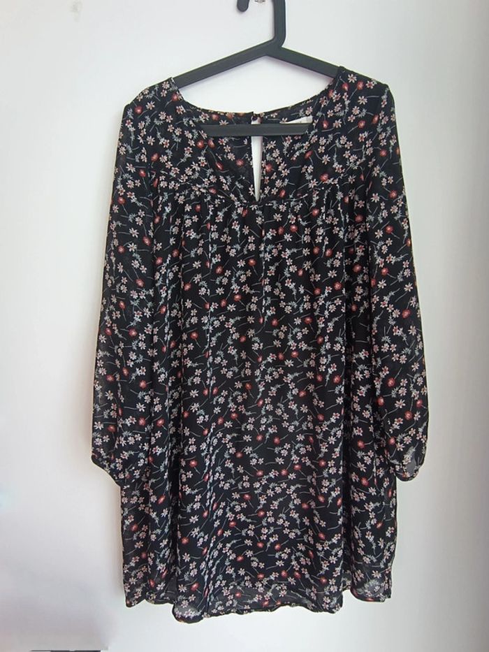 Robe col V noire à motifs fleurs Taille S Garance En très bon état - photo numéro 4