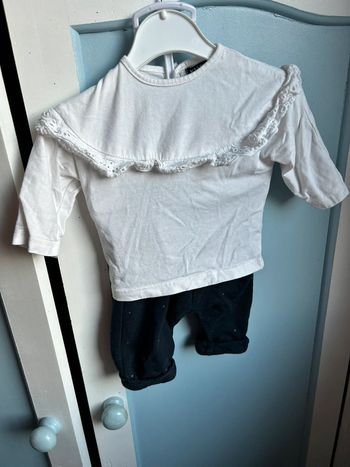 Ensemble bébé fille haut blanc à dentelles et pantalon bleu à pois dorés