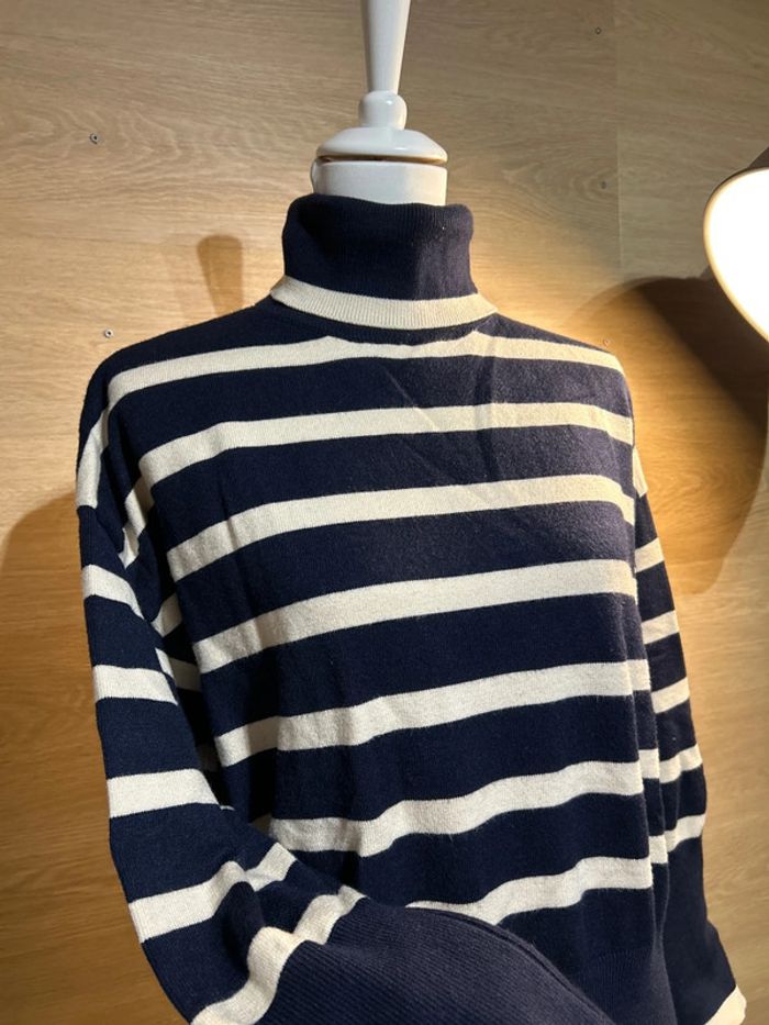 Pull col roulé taille S bleu marine beige parfait état tout doux top matière - photo numéro 3