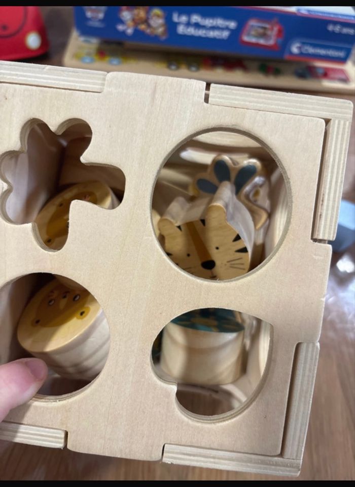 Cube d’activité en bois