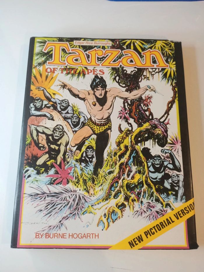 Livre tarzan of the apes new pictorial version b burne Hogarth (édition hamlyn)