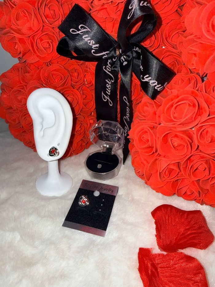 ❤️ Boucles d’oreilles argentées avec pierre rouge – Élégantes et intemporelles ❤️ - photo numéro 2