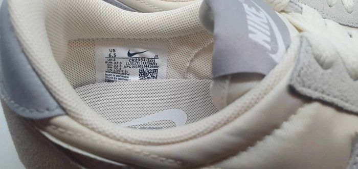 Baskets Nike neuves jamais portées dans leur boîte d'origine taille 37.5 - photo numéro 7