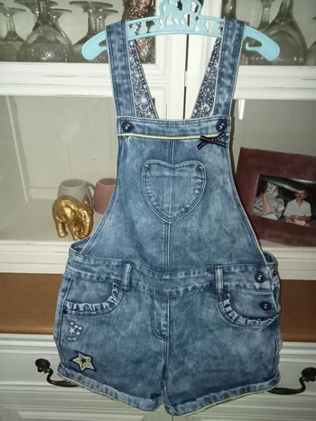 Salopette short en jean en excellent état by Orchestra taille 6 ans