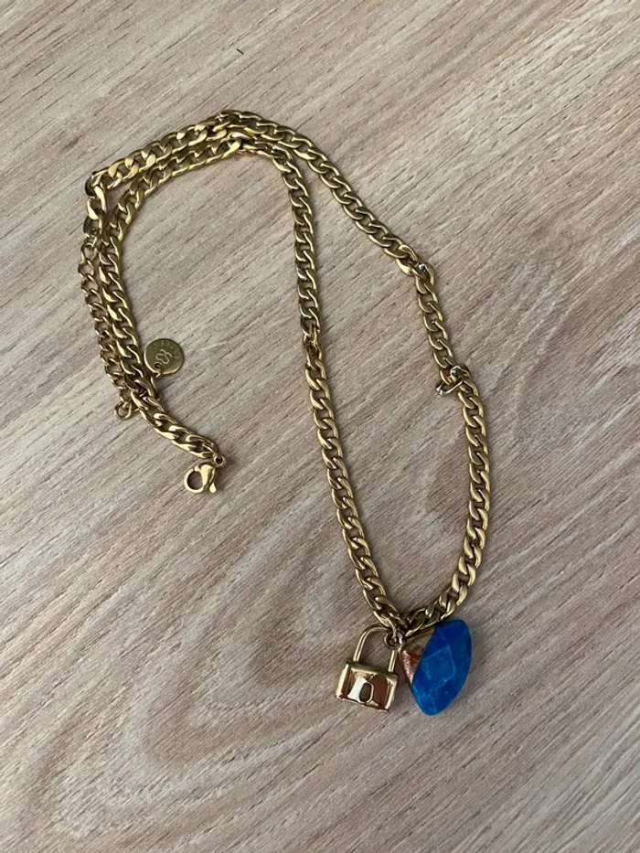 Collier avec pierre