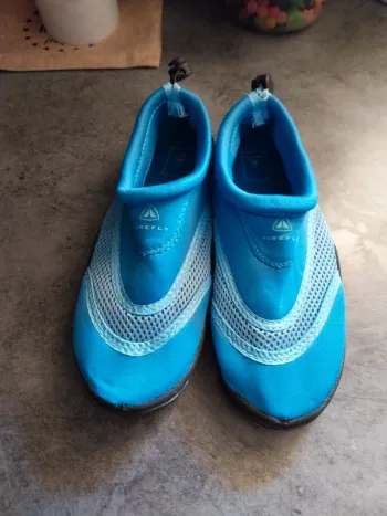 Chaussures aquatiques neuves 35
