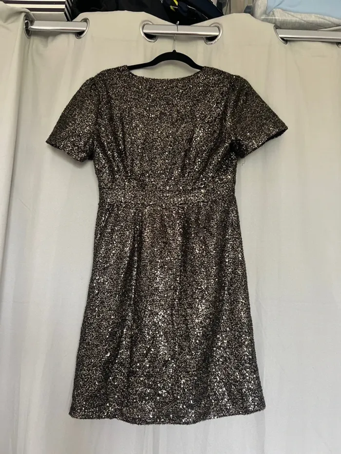 Robe à paillettes dorées - photo numéro 5