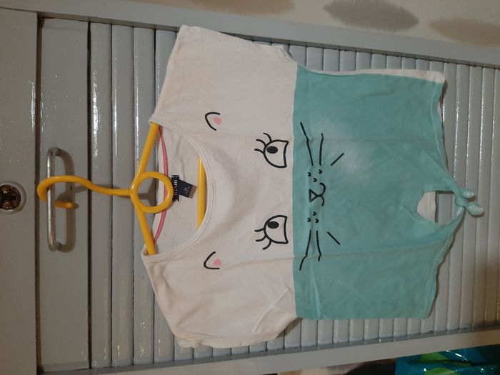 1 sweat et 2 tee shirts filles Taille 3 ans - photo numéro 3