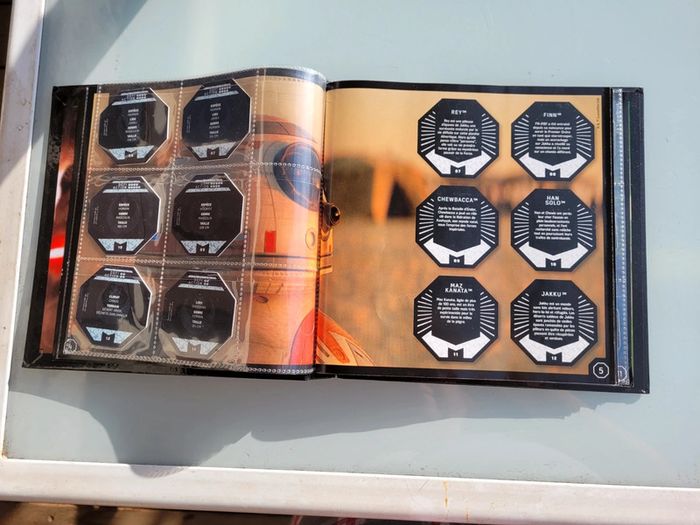 Superbe classeur collection Star Wars de 56 jetons Pogs, complet - photo numéro 5