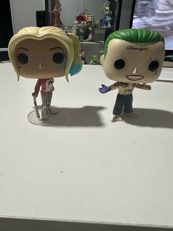 Lot de 2 figurines pop Harley Queen et Joker
