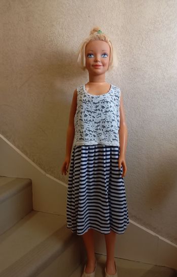 Robe  sans manches, 8 ans, marine /dentelle/dentelle. Très bon état