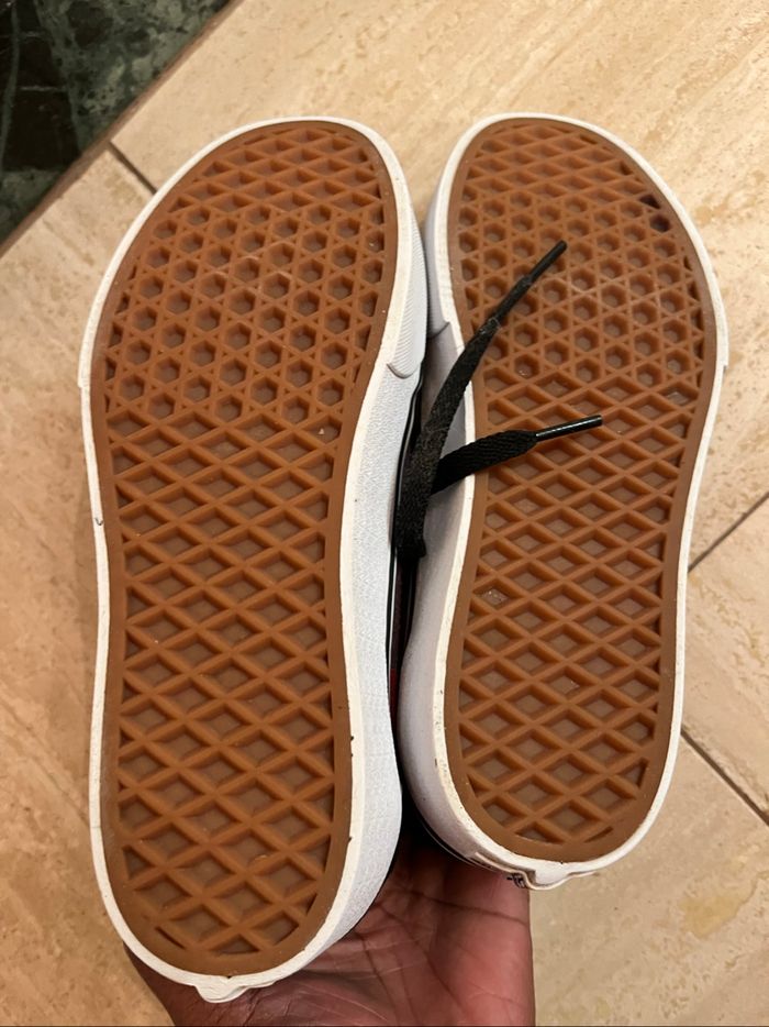 Baskets vans noires à motifs rouges taille 37 - photo numéro 8
