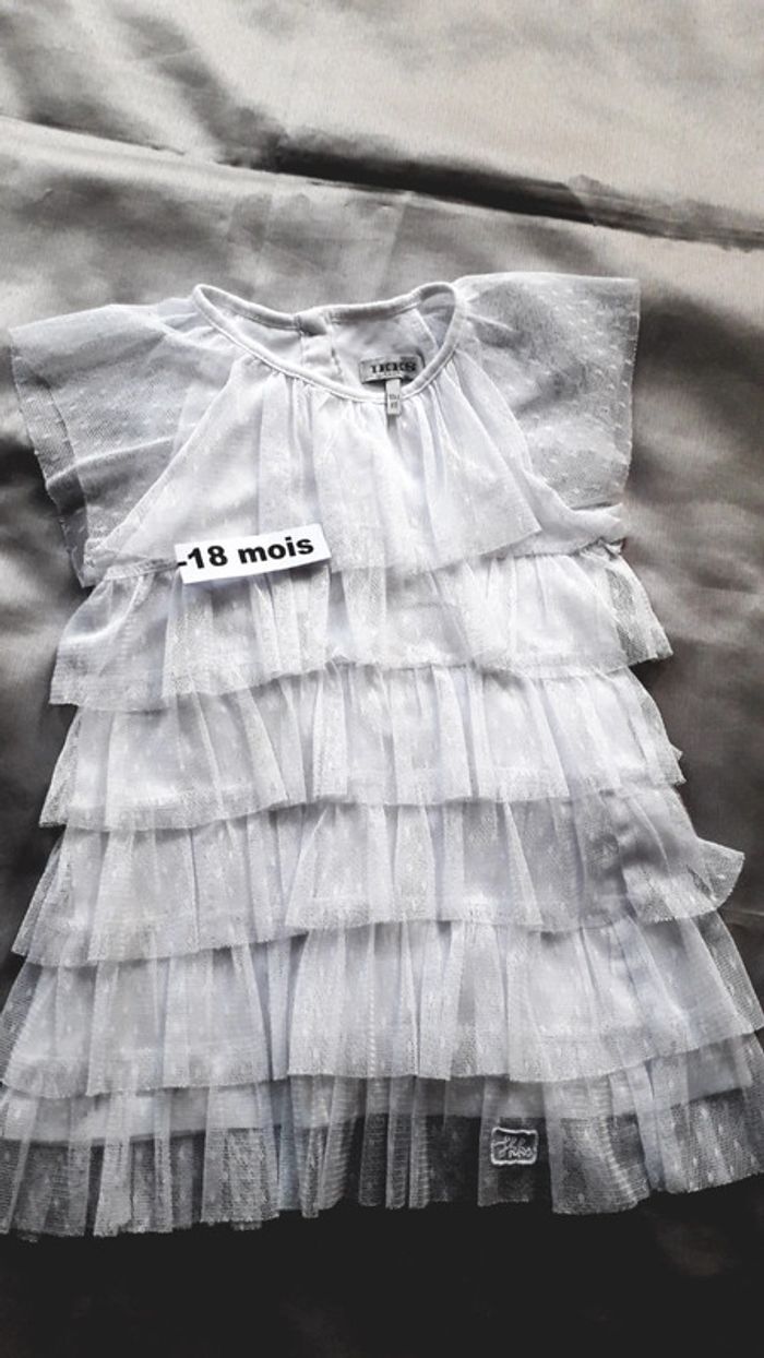 Jolie robe avec volants en tulle blanc/ 18 mois