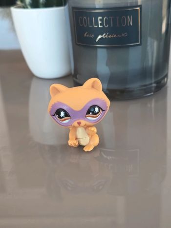 Littlest Pet Shop #779
Tan orange and purple raccoon